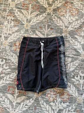 Guinness Official Merchandise Men's Black Board Shorts with Logo and Harp Graphi